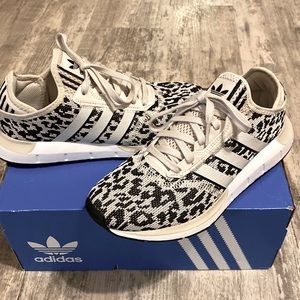 Aididas Swift run X athletic sneakers